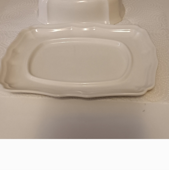 VINTAGE VILLEROY AND BOCH MANOIR COVERED BUTTER DISH. - Picture 2 of 4